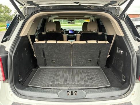 Used 2020 Ford Explorer XLT w/ Equipment Group 202A AWD/4WD image 17