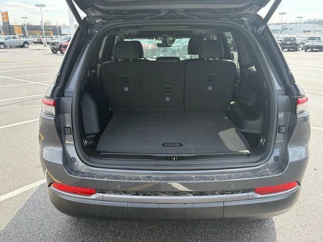 New 2026 Jeep Grand Cherokee Altitude AWD/4WD image 7
