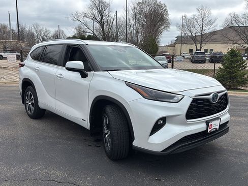 Used 2024 Toyota Highlander XLE image 18