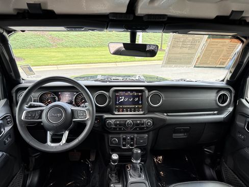 Used 2023 Jeep Wrangler Unlimited Sahara AWD/4WD image 19