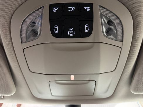 Used 2024 Chrysler Pacifica Touring-L FWD image 24