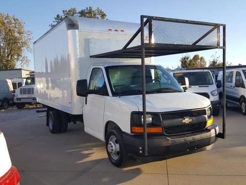 Used 2017 Chevrolet Express 3500 RWD image 4