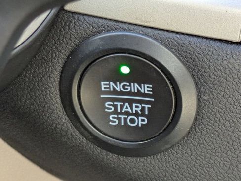 Used 2020 Ford Escape SE image 28