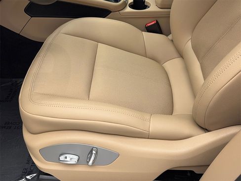 Used 2025 Porsche Macan Turbo image 35