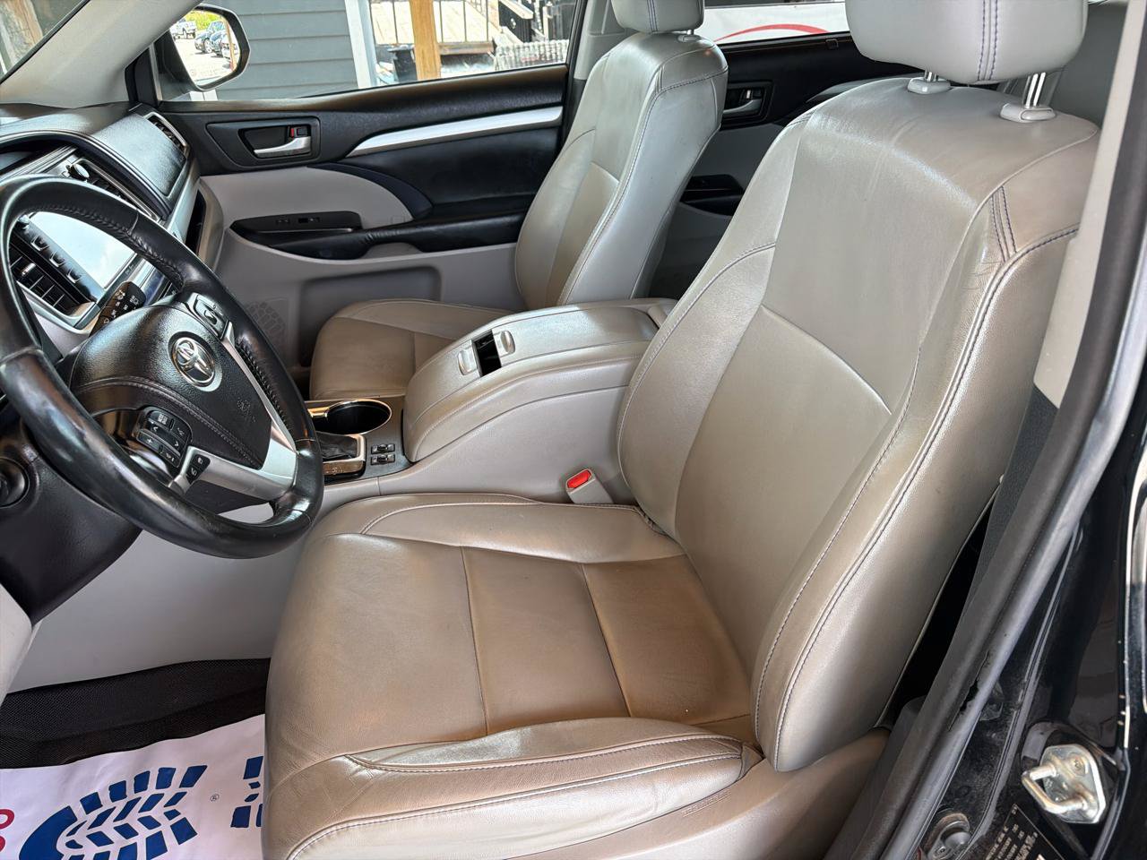 Used 2015 Toyota Highlander XLE AWD/4WD image 8