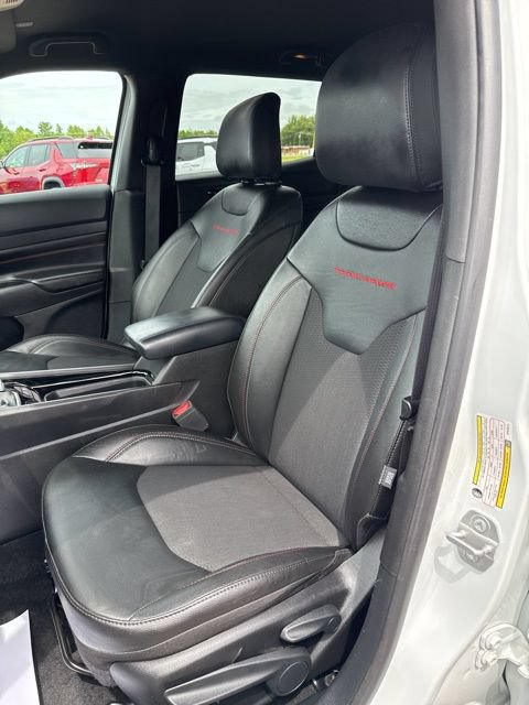 Used 2025 Jeep Compass Trailhawk AWD/4WD image 15