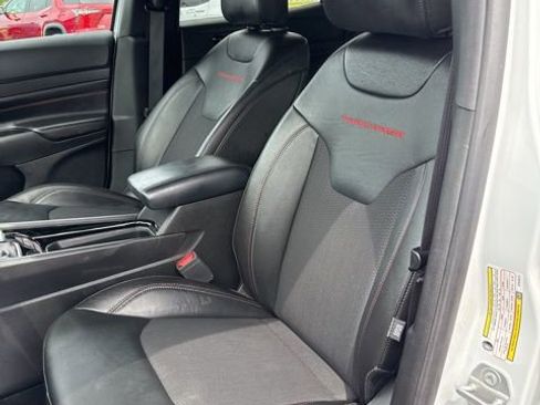 Used 2025 Jeep Compass Trailhawk AWD/4WD image 15