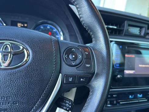 Used 2017 Toyota Corolla LE image 19