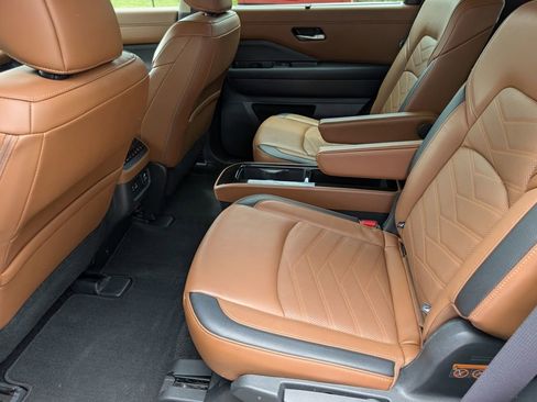 Used 2024 Nissan Pathfinder Platinum AWD/4WD image 22