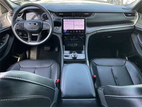 Used 2025 Jeep Grand Cherokee L Limited image 11