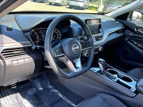 Used 2023 Nissan Altima 2.5 SV FWD image 17
