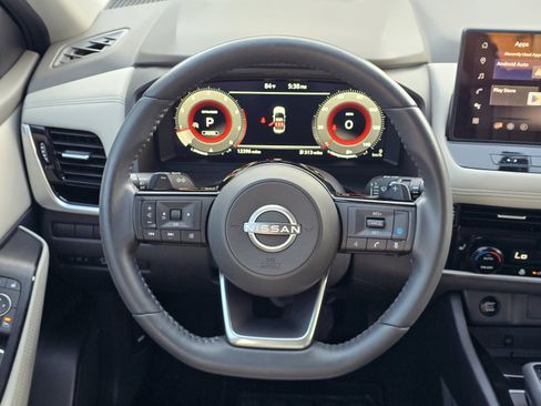 Used 2024 Nissan Rogue SL image 14