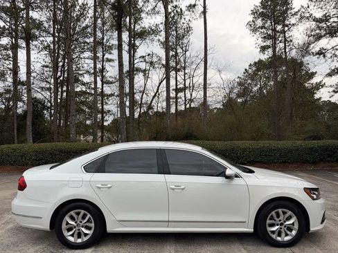 Used 2017 Volkswagen Passat 1.8T S image 11