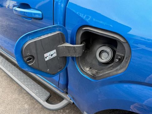 Used 2024 Chevrolet Colorado Z71 w/ Z71 Convenience Package 2 image 24