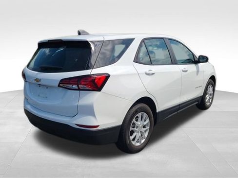 Used 2024 Chevrolet Equinox LS FWD image 3