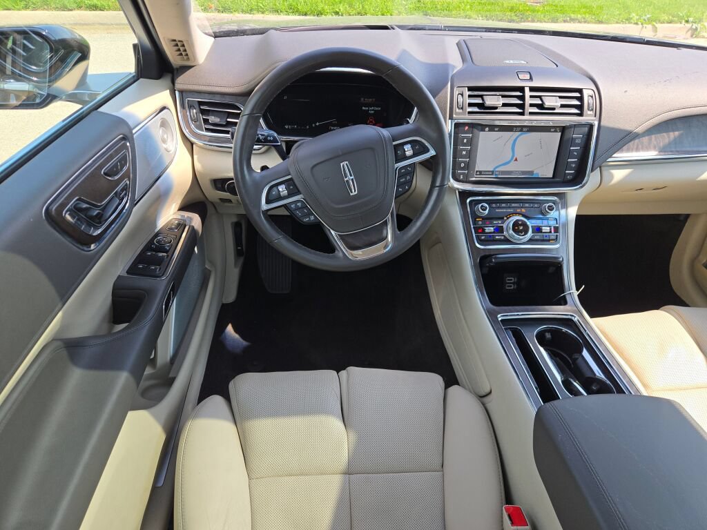 Used 2019 Lincoln Continental Reserve AWD/4WD image 2