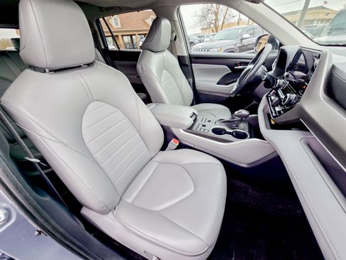 Used 2023 Toyota Highlander XLE image 28