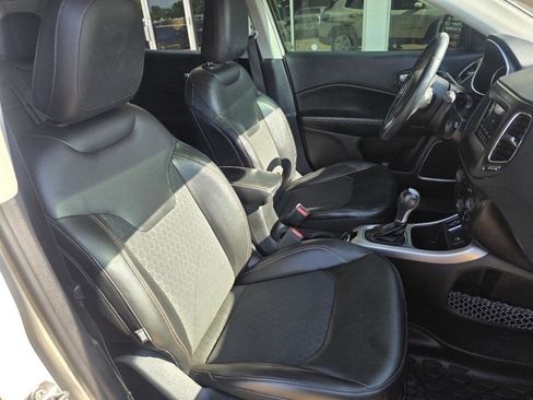 Used 2018 Jeep Compass Latitude w/ Popular Equipment Group FWD image 19