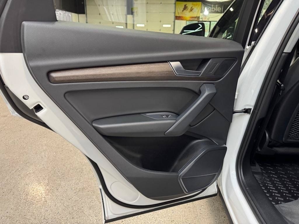 Used 2023 Audi Q5 2.0T Premium w/ Convenience Package AWD/4WD image 14