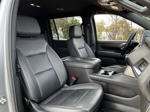 Used 2024 Chevrolet Suburban LT image 23
