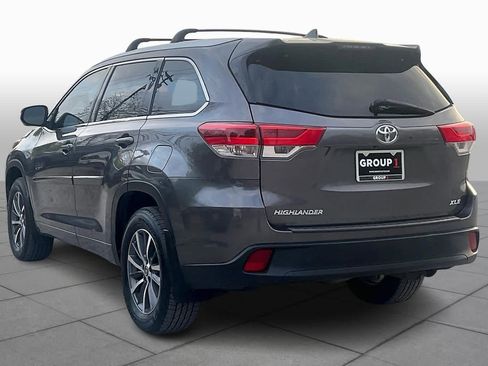 Used 2017 Toyota Highlander XLE image 12