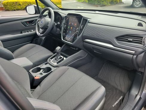 Used 2025 Subaru Forester Premium image 29