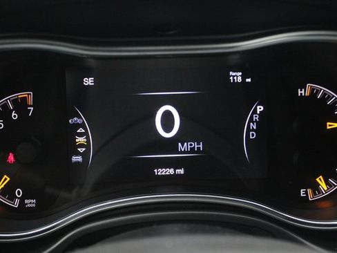 Used 2022 Jeep Grand Cherokee Laredo X image 16