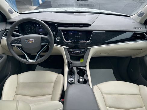 Used 2023 Cadillac XT6 Premium Luxury w/ Technology Package image 8
