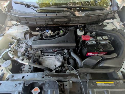 Used 2017 Nissan Rogue SV FWD image 11