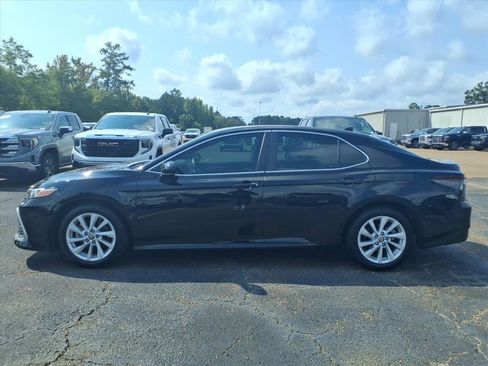 Used 2021 Toyota Camry LE w/ Carpet Mat Package (TMS) image 1