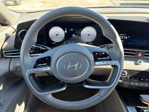 Used 2025 Hyundai Elantra SEL image 28