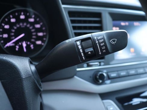 Used 2017 Hyundai Elantra SE image 29