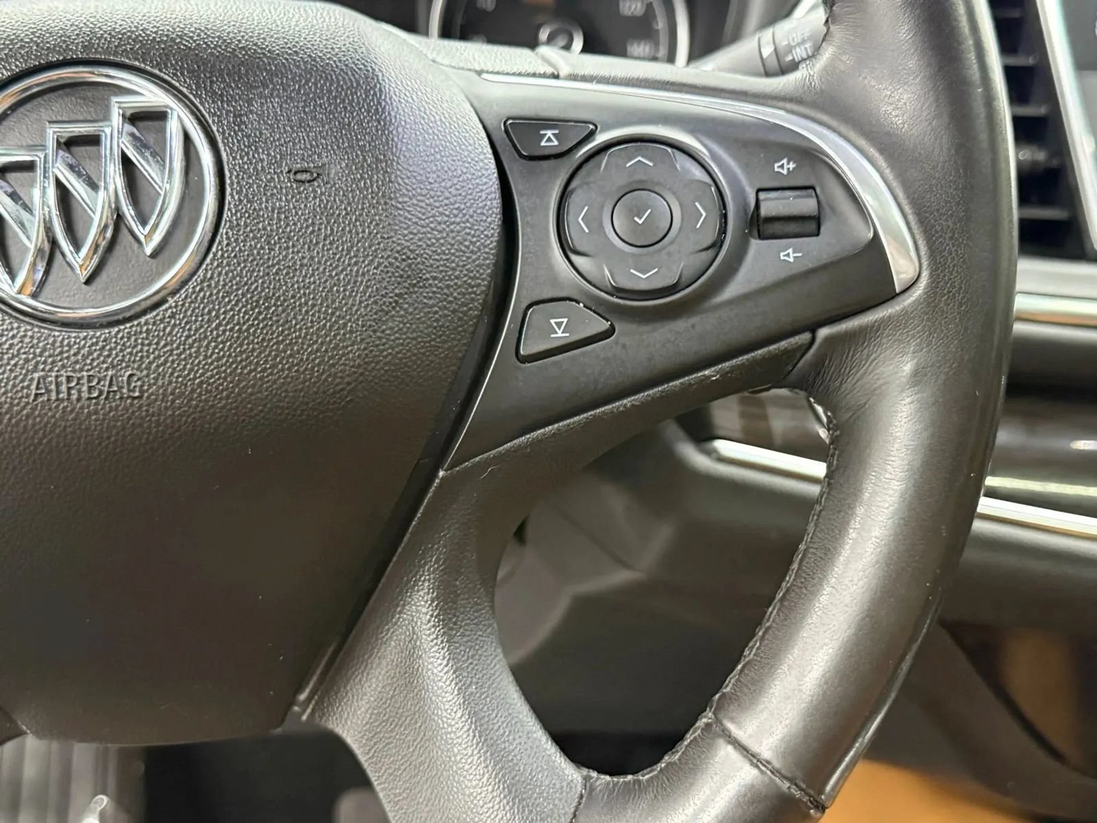 Used 2018 Buick Enclave Premium FWD image 31