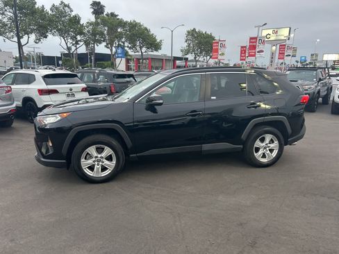 Used 2021 Toyota RAV4 XLE w/ Convenience Package image 4