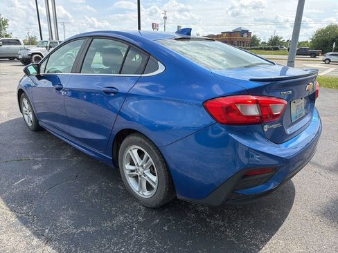 Used 2018 Chevrolet Cruze LT w/ RS Package FWD image 4