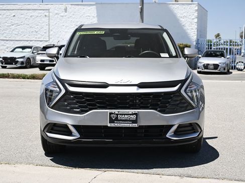 Used 2023 Kia Sportage LX FWD image 2