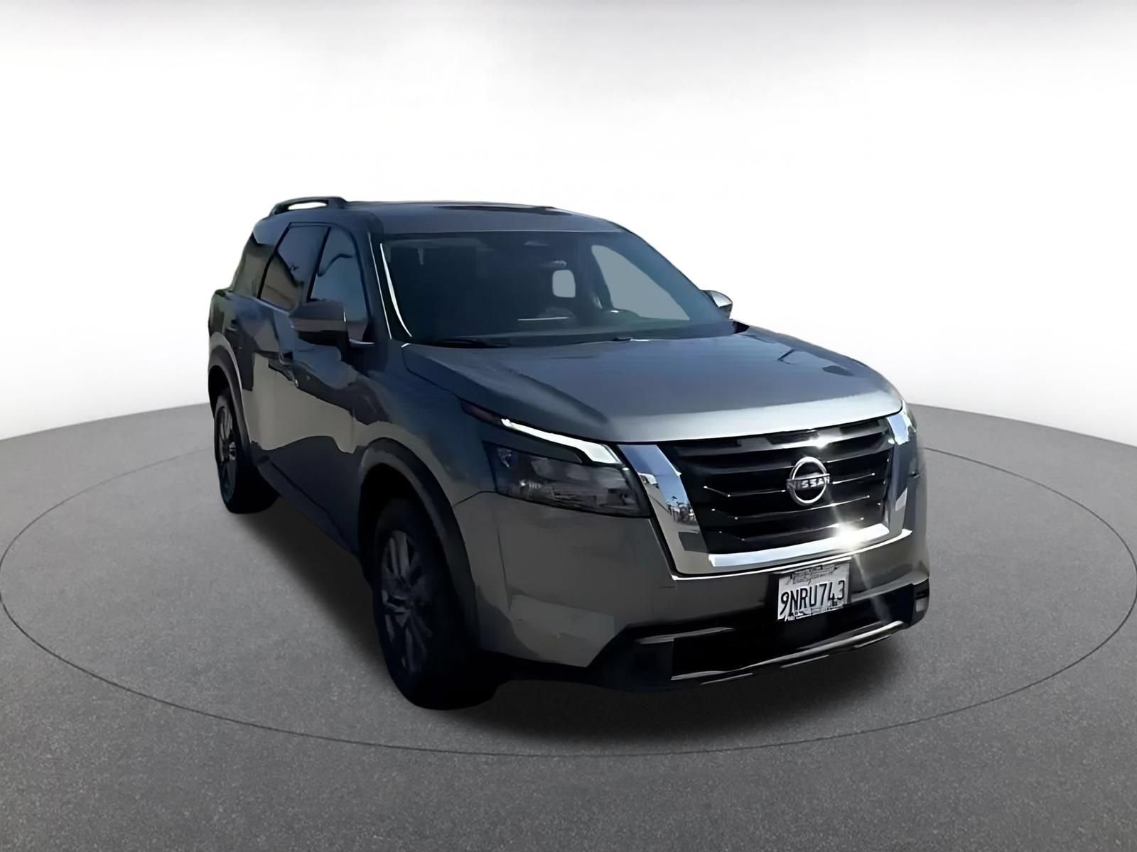 Used 2025 Nissan Pathfinder SV AWD/4WD image 3