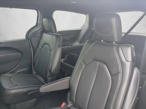 New 2026 Chrysler Pacifica Select image 15