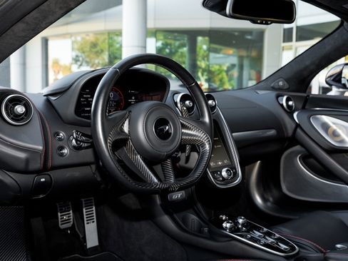 Used 2022 McLaren GT image 13