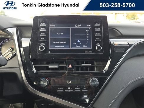 Used 2021 Toyota Camry SE w/ Cold Weather Package image 16