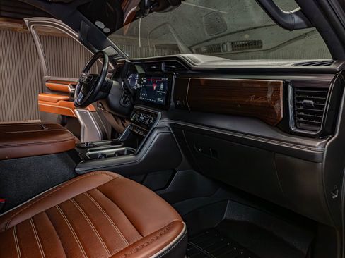 Used 2024 GMC Sierra 3500 Denali Ultimate image 19