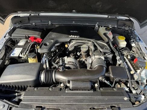 Used 2018 Jeep Wrangler Unlimited Sport AWD/4WD image 37