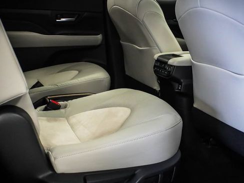 Used 2024 Toyota Grand Highlander AWD Hybrid image 23