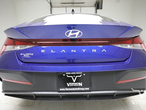 Used 2024 Hyundai Elantra SEL image 3