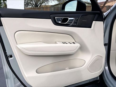 New 2026 Volvo XC60 B5 Ultra w/ Protection Package Premier image 24