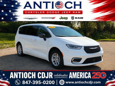Used 2024 Chrysler Pacifica Touring-L FWD image 1