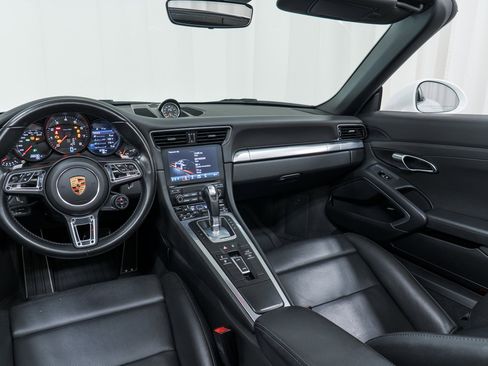 Certified 2019 Porsche 911 Targa 4S image 21