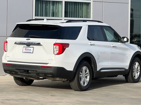 Used 2020 Ford Explorer XLT w/ Class III Trailer Tow Package image 4