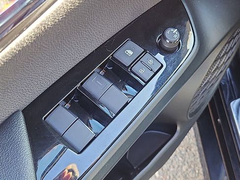 Used 2022 Toyota Prius Prime Limited image 25