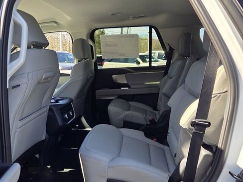 New 2026 Ford Expedition Active image 7